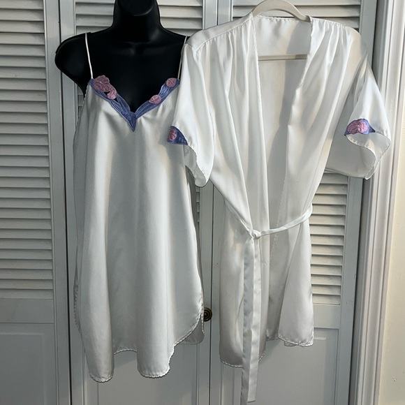 Vintage Victoria’s Secret nightie & robe set - Picture 1 of 12